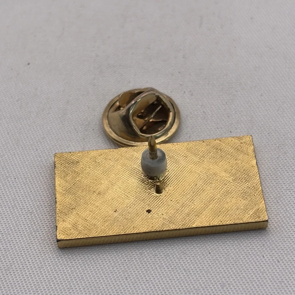 The Kennedy Center Member Washington DC Gold Tone Lapel Hat Pin